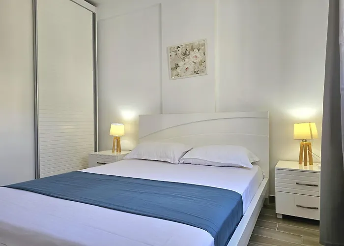 Brand New 公寓 *